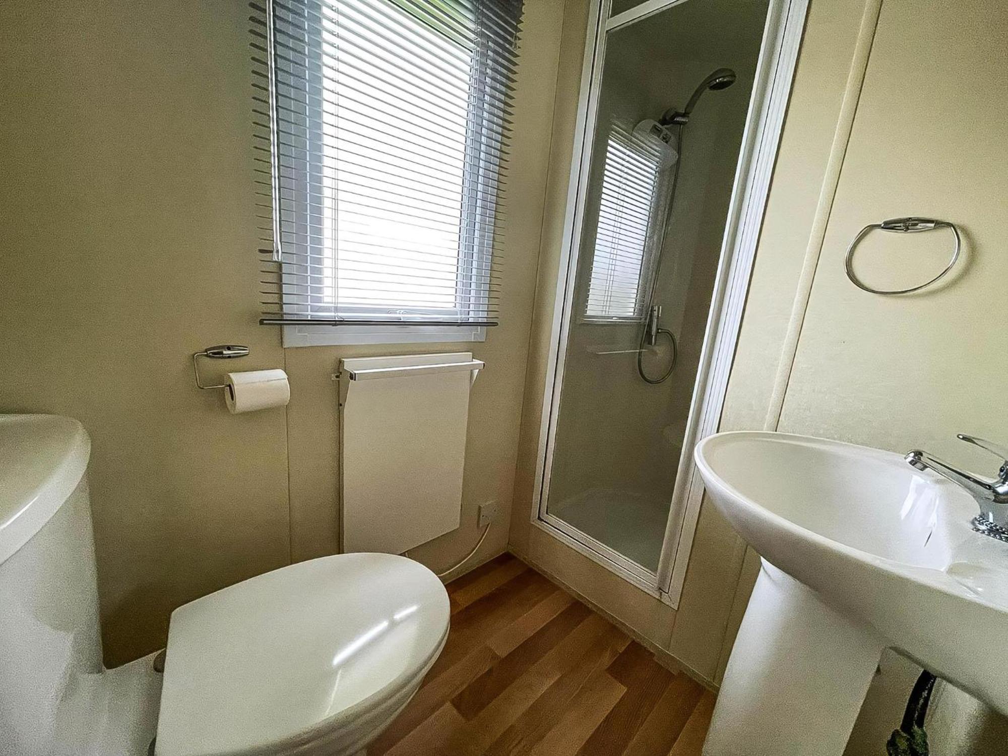 Great Caravan At Breydon Water Holiday Park, Ref 10086B Belton with Browston Exteriör bild