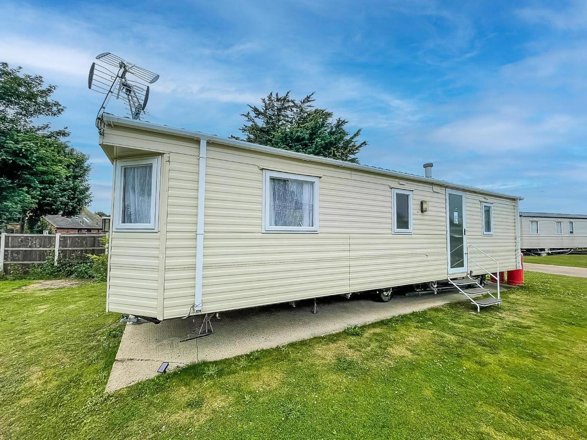 Great Caravan At Breydon Water Holiday Park, Ref 10086B Belton with Browston Exteriör bild
