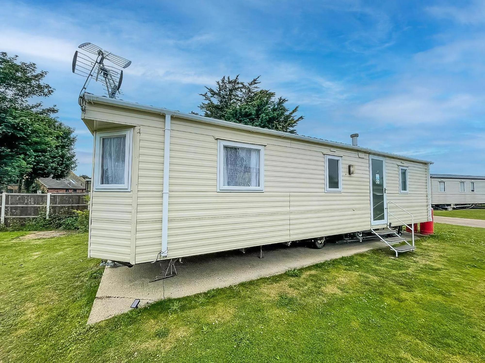 Great Caravan At Breydon Water Holiday Park, Ref 10086B Belton with Browston Exteriör bild